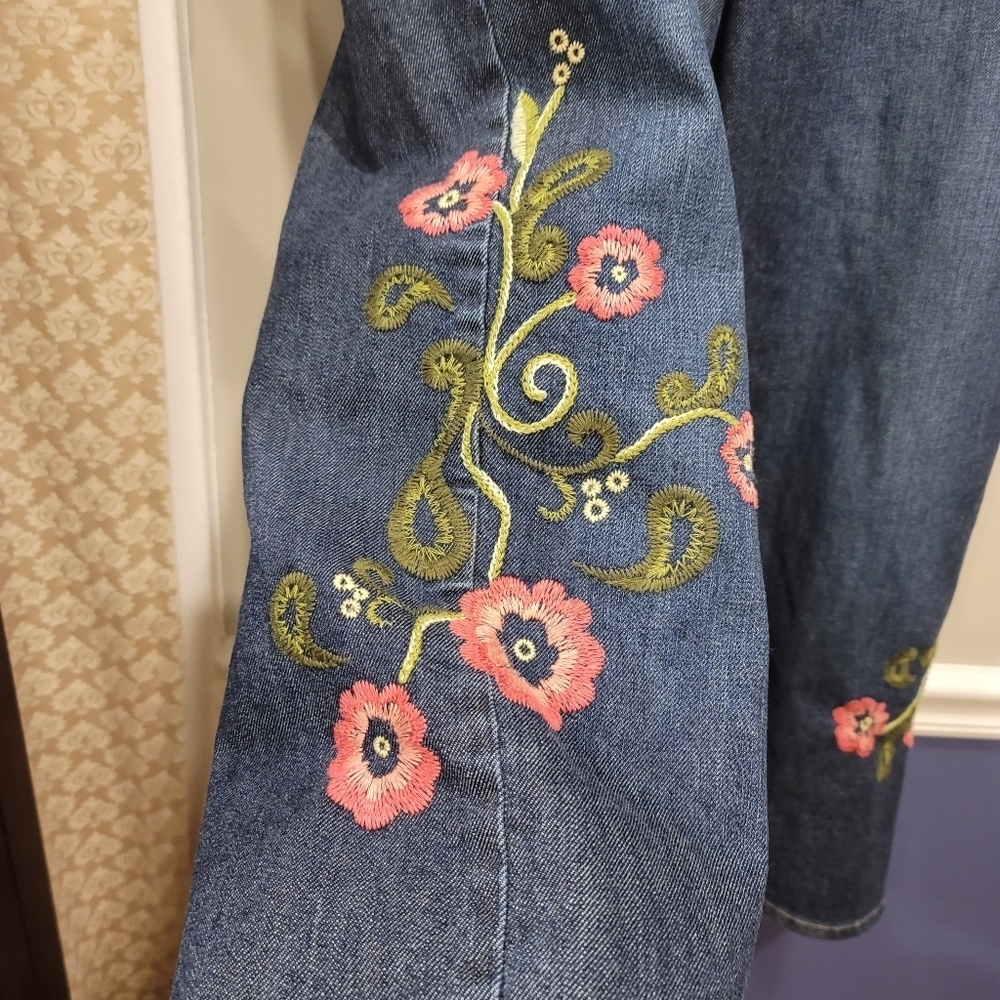 Sz 14 Stretch J. Jill Embroidered Floral Denim Capris - Picture 4 of 10